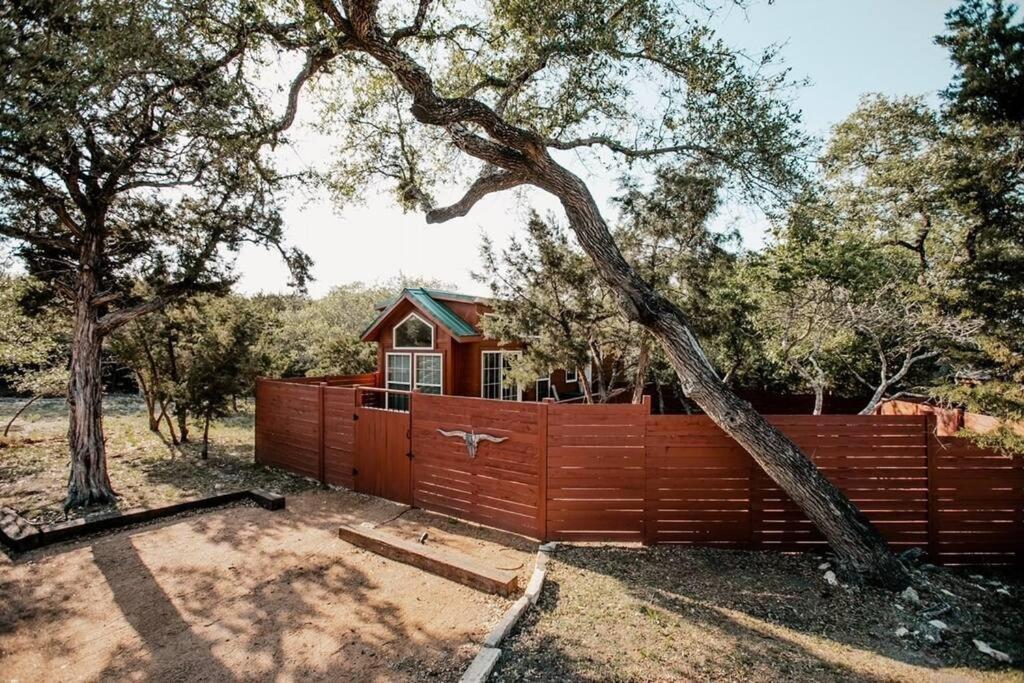 The Longhorn Cabin - Cabins At Rim Rock Austin Ngoại thất bức ảnh