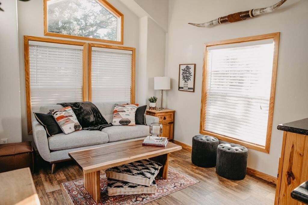 The Longhorn Cabin - Cabins At Rim Rock Austin Ngoại thất bức ảnh