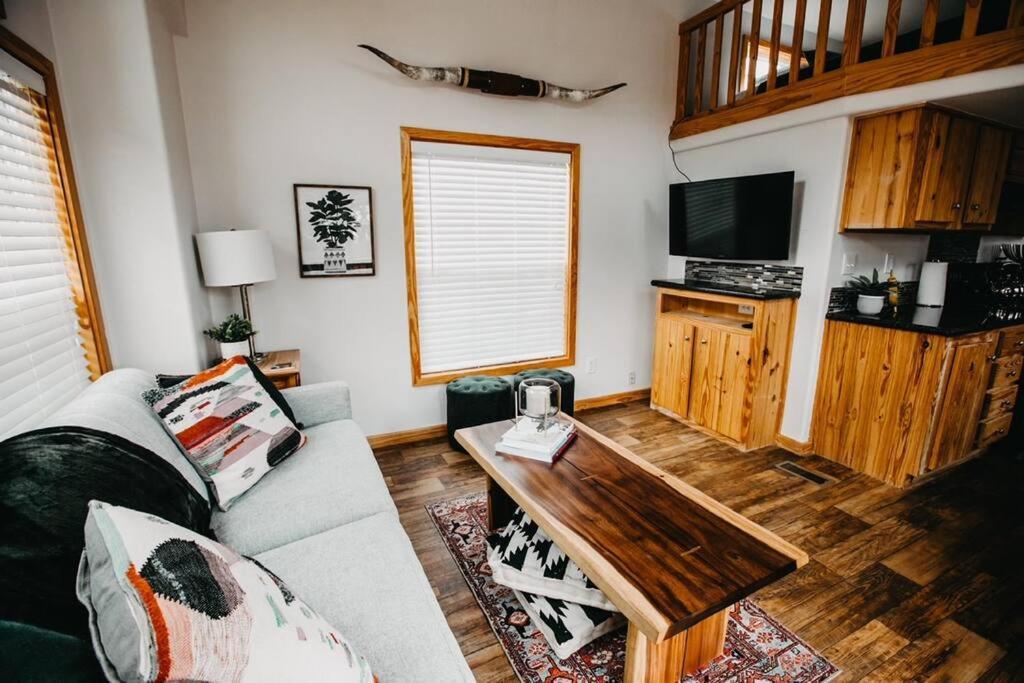 The Longhorn Cabin - Cabins At Rim Rock Austin Ngoại thất bức ảnh