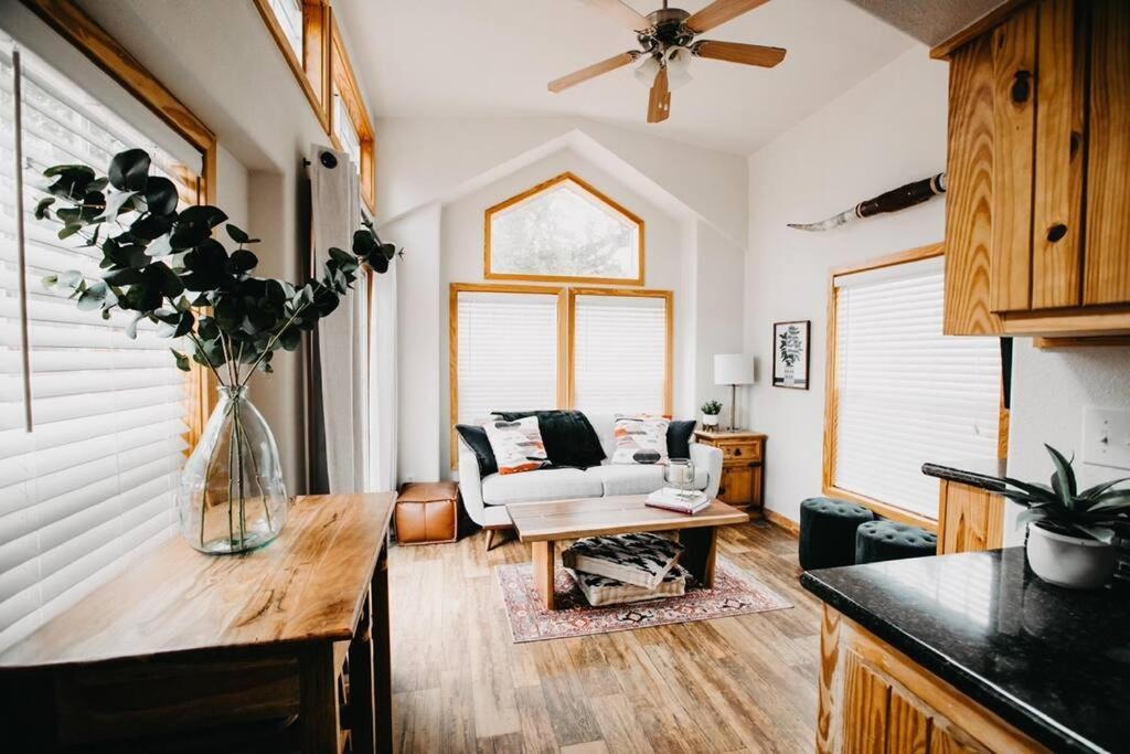 The Longhorn Cabin - Cabins At Rim Rock Austin Ngoại thất bức ảnh